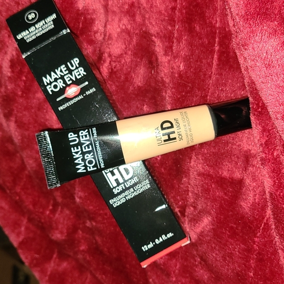 MAKE UP FOREVER ULTRA HD SOFTLIGHT - color 30 golden champagne - Picture 5 of 5